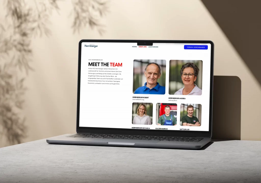 Website von KFZ Herrnberger auf Laptop